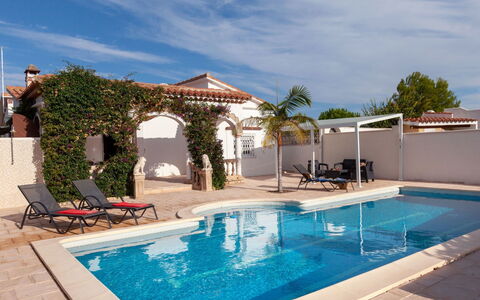 Villa del Capitan: Swimming Pool, Property, Real Estate, Resort, Outdoor Furniture, Azure, Tile, Shade, Sunlounger