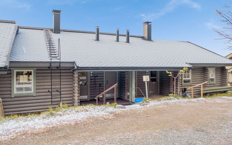 Rukan Roihu: Roof, Cottage, Home, Siding, Shade, Yard, Garden Buildings, Chimney, Shed