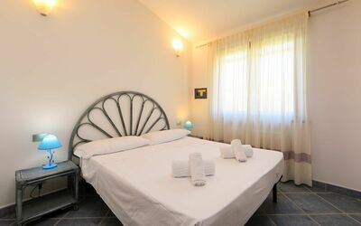 Accommodation:&nbsp;Rei Sole (Rei315) or San Pietro 659.2