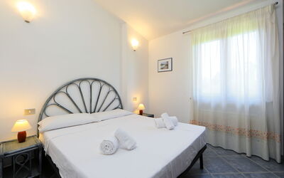 Accommodation:&nbsp;Rei Sole (Rei315) or San Pietro 659.2