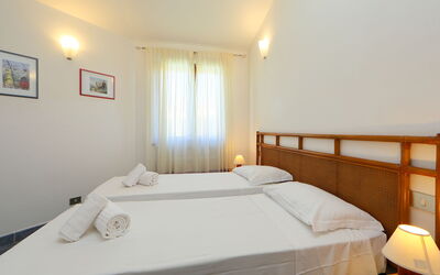 Accommodation:&nbsp;Rei Sole (Rei315) or San Pietro 659.2