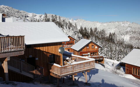 Klippitzrose: Winter, Wood, Property, Slope, Mountainous Landforms, House, Mountain Range, Snow, Home, Roof