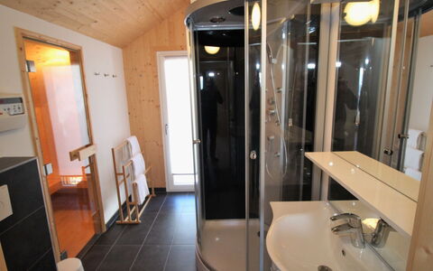 Klippitzrose: Property, Sink, Tap, Bathtub, Interior Design, Mirror, Wood, Bathroom, Plumbing Fixture