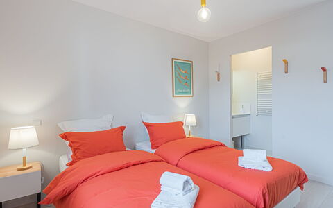 Le Ponant: Furniture, Property, Comfort, Azure, Pillow, Interior Design, Wood, Orange, Bed Frame, Textile