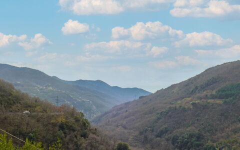 Casa 51: Cloud, Sky, Mountain, Ecoregion, Plant, Natural Environment, Natural Landscape, Tree, Atmospheric Phenomenon, Terrain