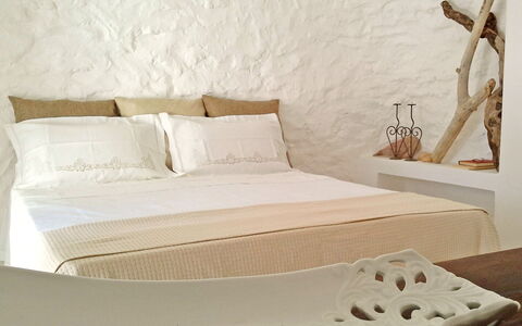 Villa Giunone: Product, Room, Property, Bed, Textile, Interior Design, Wall, Bedding, Linens, Bedroom