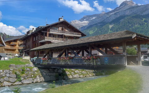 Val Neige Apt. 12: Cloud, Sky, Plant, Building, Water, Mountain, Natural Landscape, Body Of Water, House, Highland