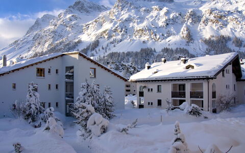 Chesa Ginellas: Snow, Sky, Cloud, Building, Property, Window, Mountain, Light, Nature, Slope