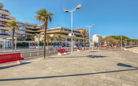 Les Tamaris: Sky, Daytime, Building, Street Light, Road Surface, Azure, Tree, Shade, Asphalt, Arecales