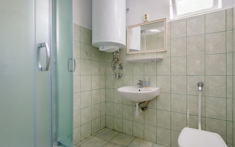 Julia: Tap, Plumbing Fixture, Sink, Mirror, Bathroom Sink, Property, Building, Bathroom, Purple
