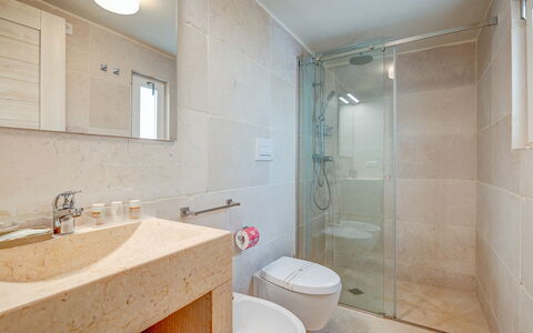 La Torretta - Corte dei Messapi: Tap, Plumbing Fixture, Mirror, Sink, Bathroom Sink, Property, Shower Head, Bathroom, Building, Shower