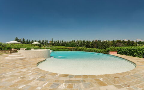 Villa Sole Del Chianti: Sky, Water, Building, Swimming Pool, Tree, House, Shade, Plant, Landscape, Leisure