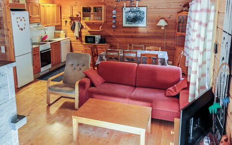 Ylläskuru D 2: Wood, Furniture, Cottage, Home, Living Room, Ceiling, Room, Log Cabin, Wood Stain, Couch