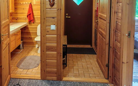 Ylläskuru D 2: Flooring, Wood, Floor, Interior Design, Room, Wood Stain, Ceiling, Hardwood, Door, Furniture