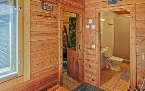 Ylläskuru D 2: Wall, Flooring, Wood, Floor, Ceiling, Interior Design, Door, Wood Stain, Room, Home