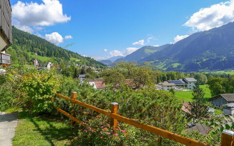 Wohnung Nr.2: Cloud, Sky, Plant, Mountain, Window, Building, Natural Landscape, Highland, Vegetation, Fence
