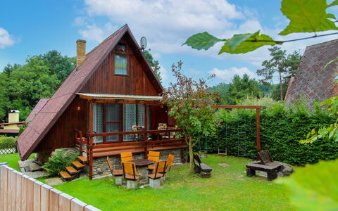 Dehtáře: Cloud, Sky, Plant, Building, Tree, Green, Natural Landscape, Land Lot, House, Vegetation