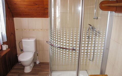Dehtáře: Property, Bathroom, Shower Head, Wood, Toilet Seat, Interior Design, Plumbing Fixture, Toilet, House