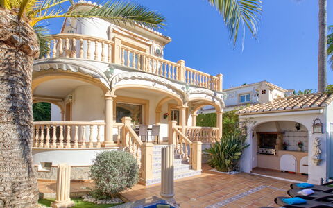Villa Toscana: Plant, Blue, Sky, Water, Building, Azure, Tree, Arecales, Leisure, Residential Area