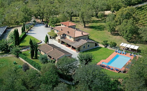 Agriturismo L'incrociata: Plant, Building, Tree, Land Lot, Urban Design, Architecture, Natural Landscape, House, Neighbourhood, Residential Area