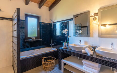 Bellpuig: Property, Tap, Sink, Picture Frame, Mirror, Plumbing Fixture, Wood, Lighting, Interior Design, Building