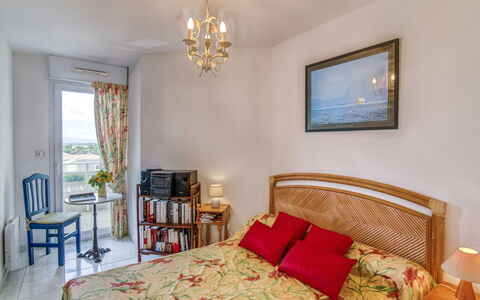 Grand Sud: Picture Frame, Furniture, Property, Window, Wood, Lighting, Comfort, Interior Design, Yellow, Floor