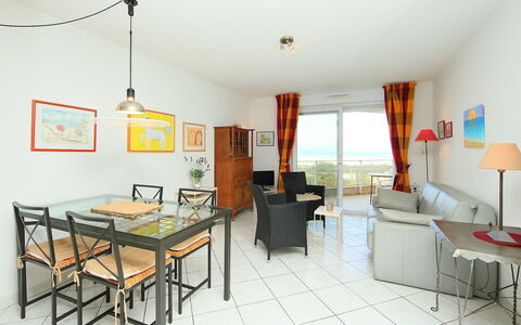 Canet-Plage 180: Room, Property, Furniture, Interior Design, Building, House, Living Room, Yellow, Floor, Table