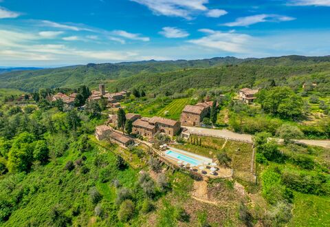 Borgo San Vincenti: Cloud, Plant, Sky, Green, Mountain, Azure, Natural Landscape, Tree, Vegetation, Plain