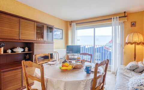Résidence les Béniguets: Furniture, Table, Cabinetry, Window, Wood, Chair, Interior Design, Floor, Flooring, Building