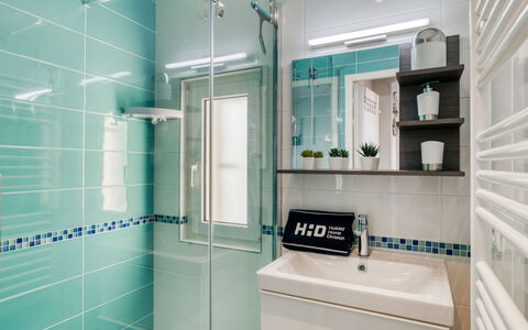 Villa Brillante: Mirror, Plumbing Fixture, Property, Shower Head, Shower Door, Azure, Shower, Bathroom, Interior Design