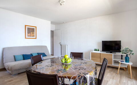 Les Voiliers: Table, Furniture, Property, Chair, Wood, Interior Design, Couch, Floor, Flooring, Houseplant