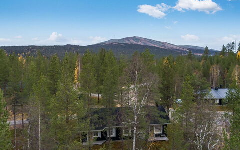 Lomaylläs Hankipolku 2: Balcony, Apartment, Shade, Glass, Condominium, Handrail, Porch, Daylighting, Deck, Outdoor Furniture