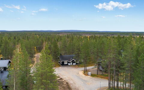 Lomaylläs Hankipolku 2: Balcony, Apartment, Shade, Glass, Condominium, Handrail, Porch, Daylighting, Deck, Outdoor Furniture