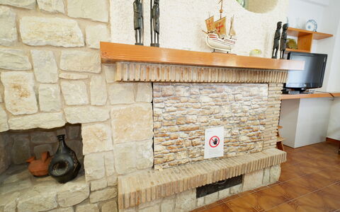 Casita Mar: Wall, Brick, Stone Wall, Tile, Hearth, Living Room, Flagstone, Fireplace