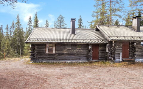 Vuosselin Kuukkeli: Roof, Cottage, Larch, Log Cabin, Slope, Hut, Siding, Woodland
