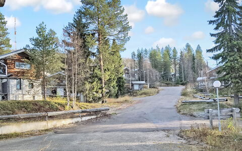 Rukakuru 47: Tree, Residential Area, House, Home, Land Lot, Cottage, Suburb, Larch, Evergreen