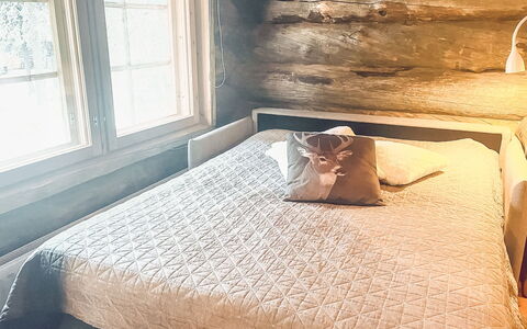 Kelotorppa a: Bedroom, Wood, Bedding, Linens, Bed, Bed Sheet, Floor, Textile, Flooring, Furniture