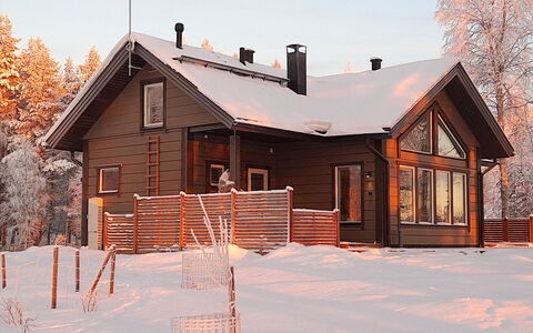 Villa Lystikämä: Rural Area, Hill Station, Village, Mountain Range, Valley, Mountain Village, Alps, Eco Hotel, Balcony, Hotel