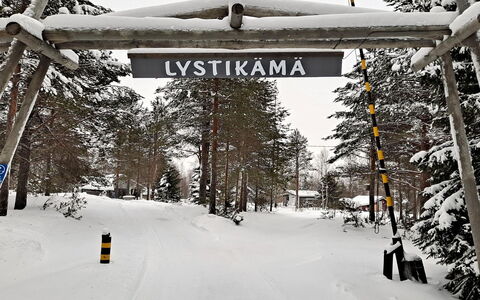 Villa Lystikämä: Rural Area, Hill Station, Village, Mountain Range, Valley, Mountain Village, Alps, Eco Hotel, Balcony, Hotel