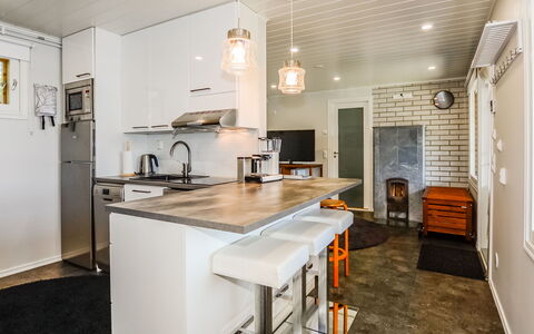 Piitterin Saunatupa: Kitchen, Kitchen Appliance, Countertop, Interior Design, Major Appliance, Flooring, Ceiling, Wood, Furniture, Home Appliance