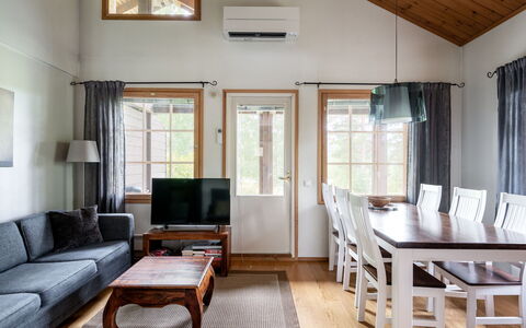 Tahkon Klubitie 2 B: Wood, Flooring, Floor, Furniture, Wood Flooring, Interior Design, Bunk Bed, Room, Wood Stain, Hardwood
