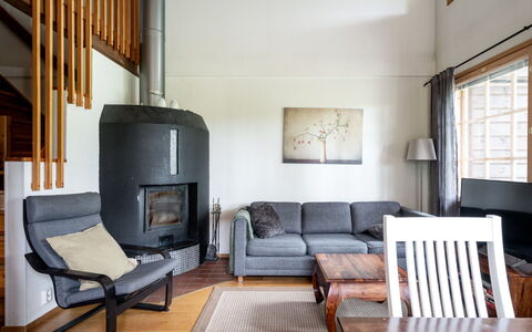 Tahkon Klubitie 2 B: Wood, Flooring, Floor, Furniture, Wood Flooring, Interior Design, Bunk Bed, Room, Wood Stain, Hardwood
