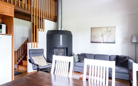 Tahkon Klubitie 2 B: Wood, Flooring, Floor, Furniture, Wood Flooring, Interior Design, Bunk Bed, Room, Wood Stain, Hardwood