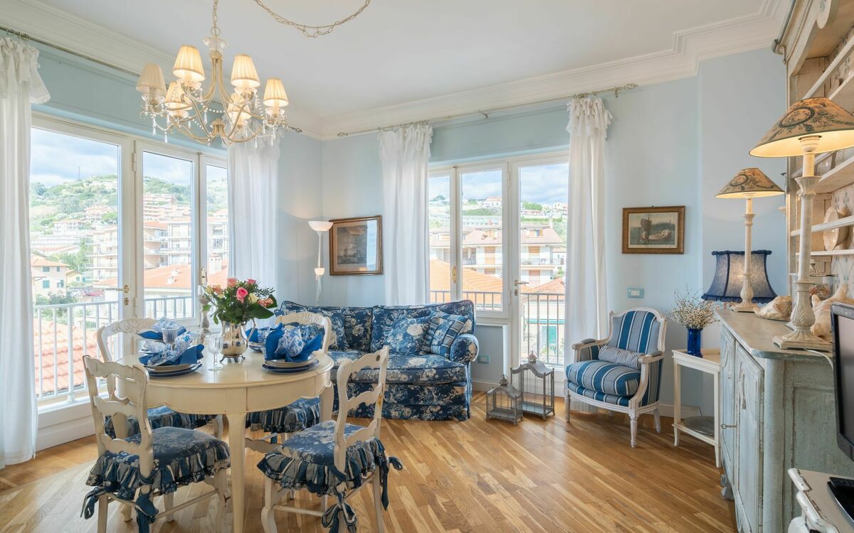 Accommodation:&nbsp;Pieds dans L'Eau 2 607.2