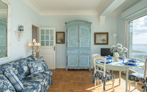 Riva Ligure 607: Furniture, Picture Frame, Property, Table, Window, Blue, Building, Azure, Wood, Chair