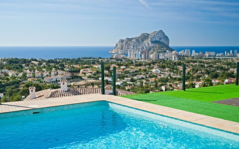 Anna: Water, Sky, Daytime, Property, Building, Blue, Azure, Nature, Swimming Pool, Body Of Water