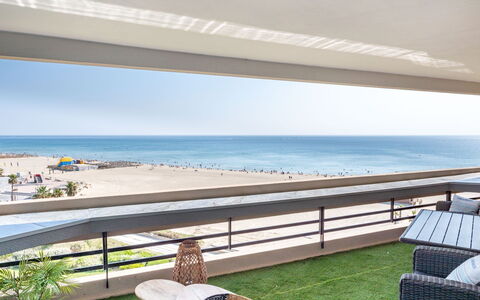 Canet-Plage 500: Sky, Water, Building, Furniture, Property, Azure, Shade, Outdoor Furniture, Wood, House
