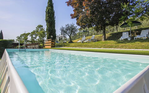 Castelfranco di Sopra 649: Water, Plant, Sky, Property, Swimming Pool, Nature, Tree, Shade, Leisure, Grass