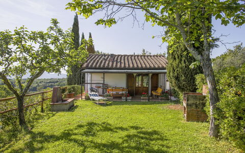 Castelfranco di Sopra 649: Plant, Sky, Building, Window, Cloud, Natural Landscape, Tree, Grass, Land Lot, Cottage