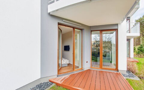 Kąty Rybackie Marina: Property, Plant, Shade, Building, Wood, Interior Design, Architecture, Rectangle, Window